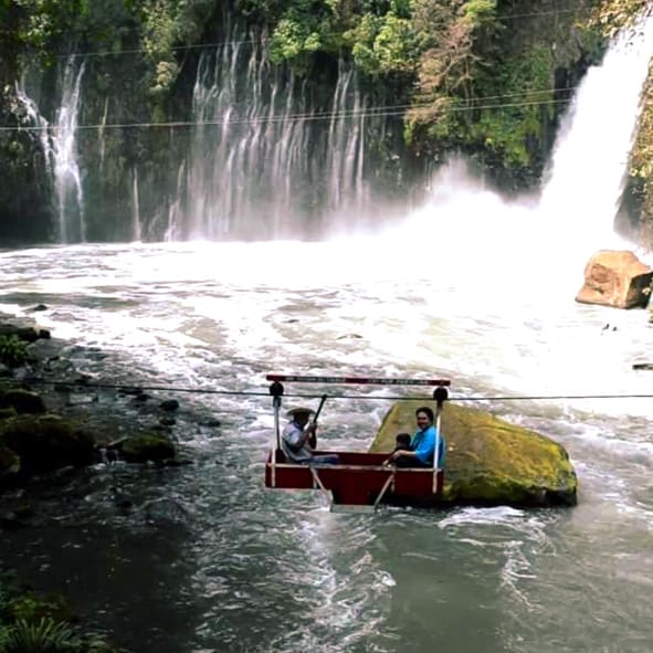 Pasear en la Cascada la Tzaráracua 